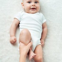 Развитие ребенка по месяцам упражнения массажи