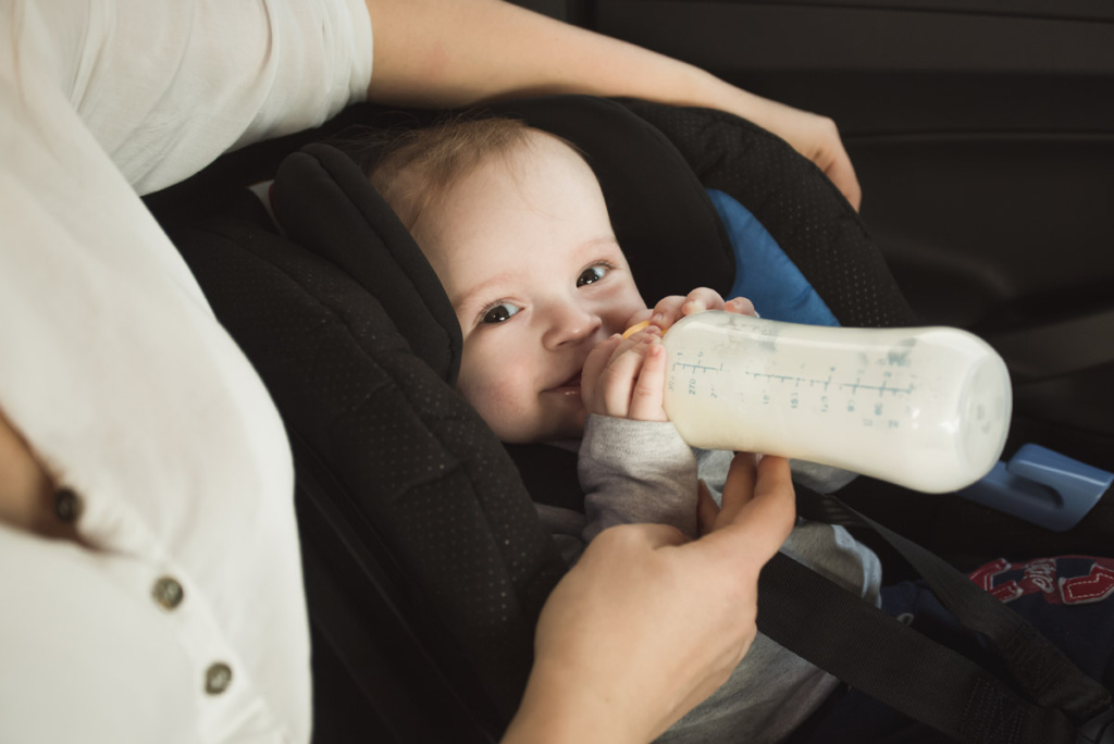 питание ребенка в машине
