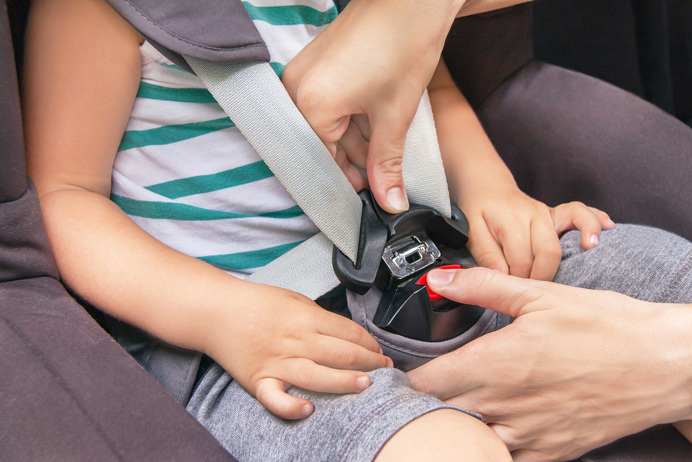 безопасность ребенка в машине