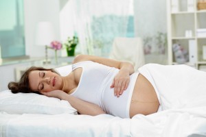 Во время беременности нельзя спать на живете