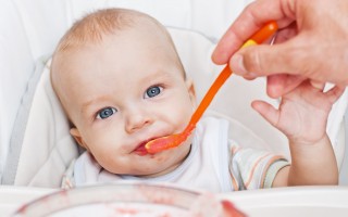 Чем кормить ребенка в 7 месяцев на искусственном вскармливании для набора веса